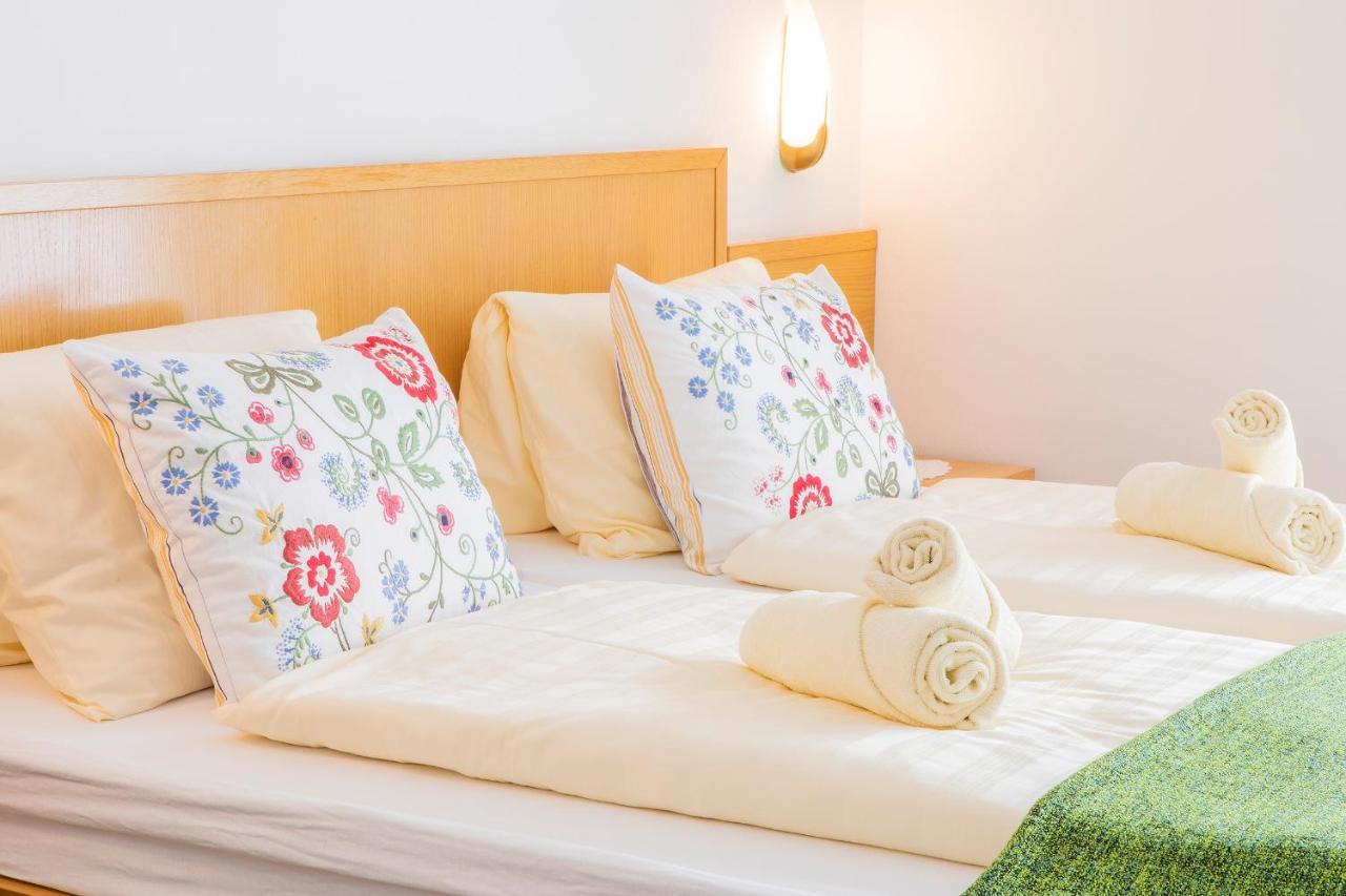 שטרובל Hotel Garni Weberhausl מראה חיצוני תמונה
